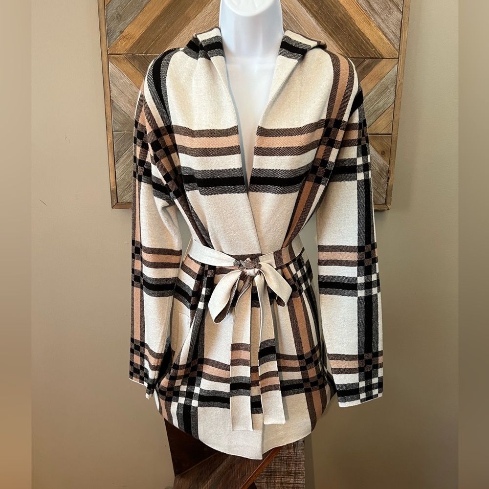 LIKE NEW!! Christian Siriano soft, hooded knit cardigan w/tie belt and POCKETS!